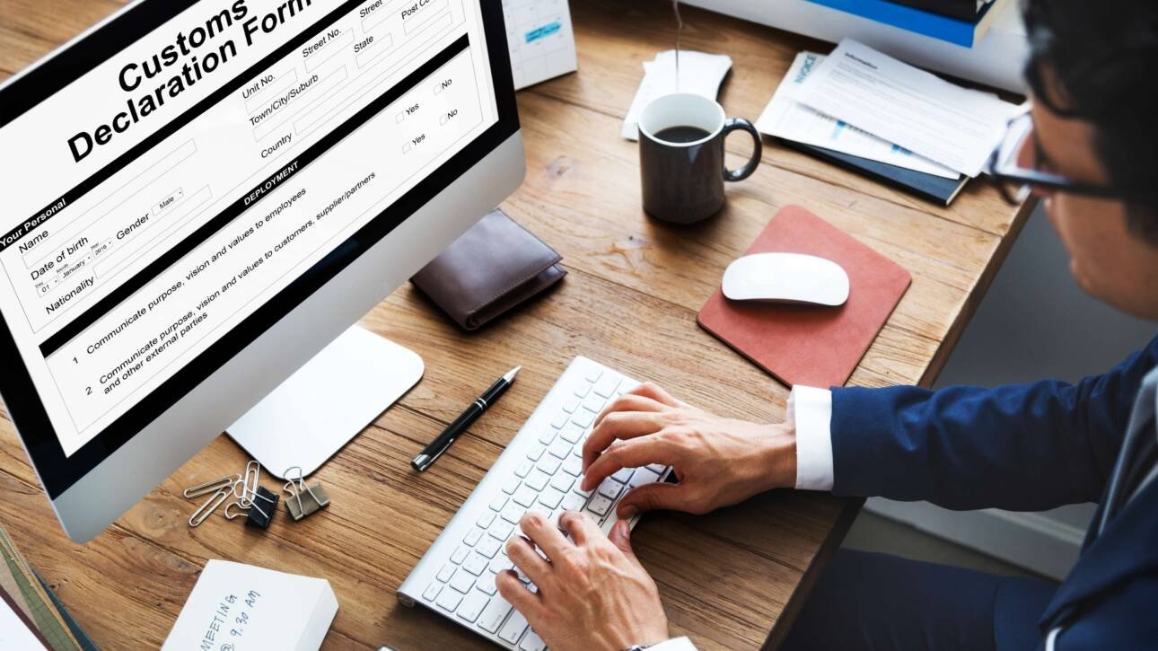 customs-declaration-form-invoice-freight-parcel-concept